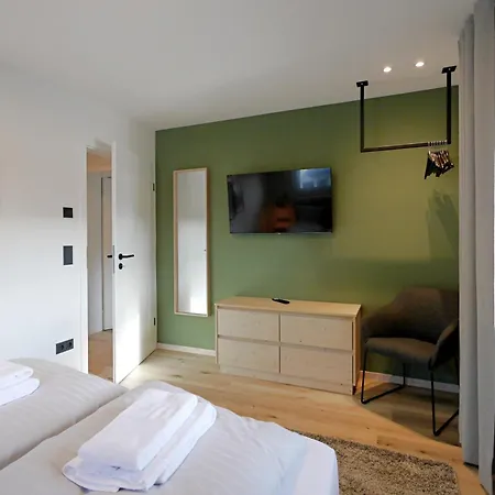 First-class Upland-lodge In Zentraler Top-lage! فيلنغن